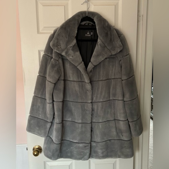 Junge Coat - Picture 10 of 11